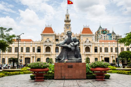 HCM-Statue-and-Peoples-committee-building